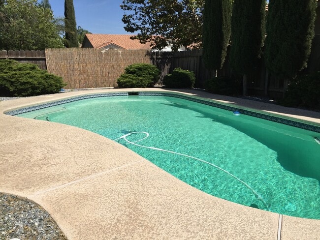 Building Photo - Beautiful Home with Pool and Pool Service ...