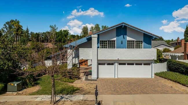 Building Photo - 327 Bethany St