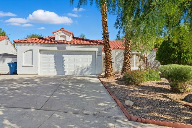 Building Photo - NW!! Single Story!! No Carpet!! No HOA!! B...