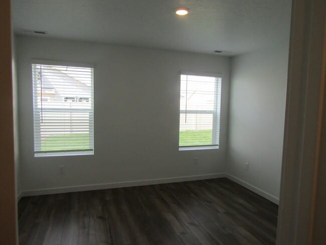 Photo - 329 Persian Ave