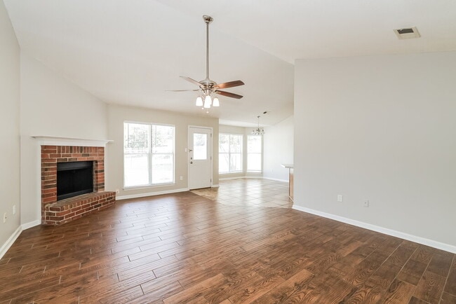 Photo - 7762 Parkview Cir E