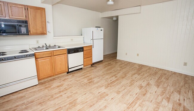 Photo - 547 Layman Ave