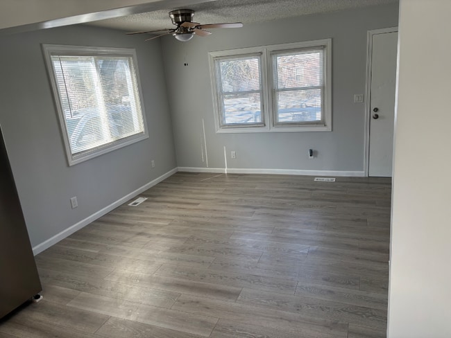 Photo - 1374 Webber Ave