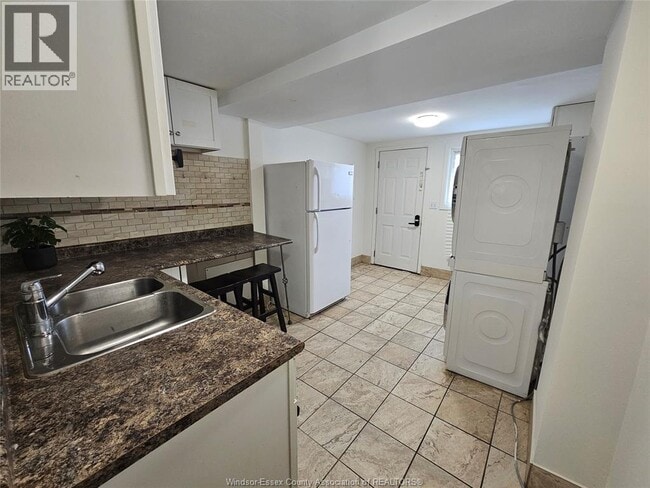 Photo - 1143 Langlois Ave