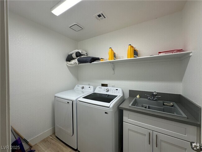 Building Photo - 2 Ranger Ct Rental