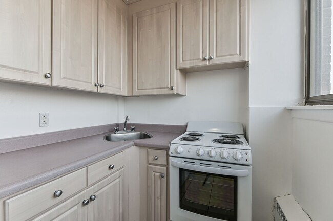 Building Photo - Skyliner Unit 00912