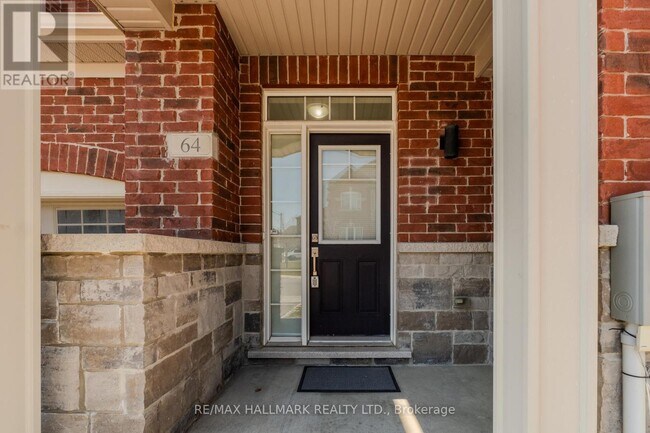 Photo - 64 Dundonald Trail