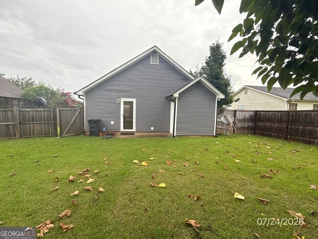Photo - 215 Autumn Lake Way