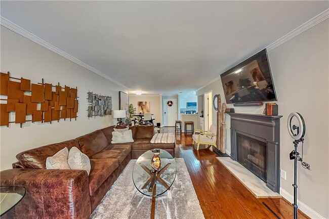 Building Photo - 3104 Pine Heights Dr NE