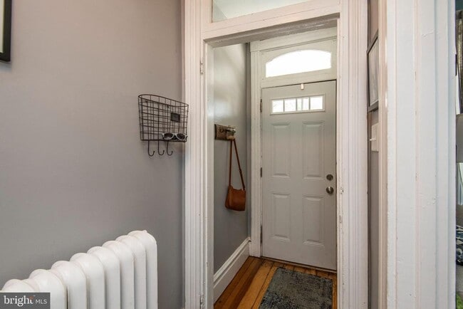 Photo - 445 Nevin St