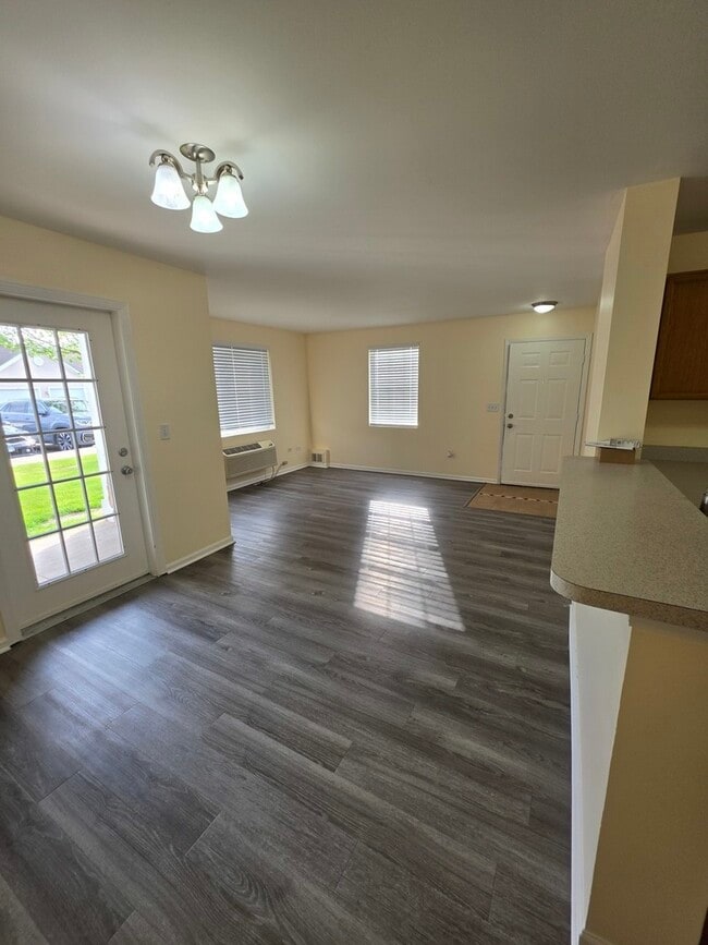 Photo - 101 Silverstone Dr
