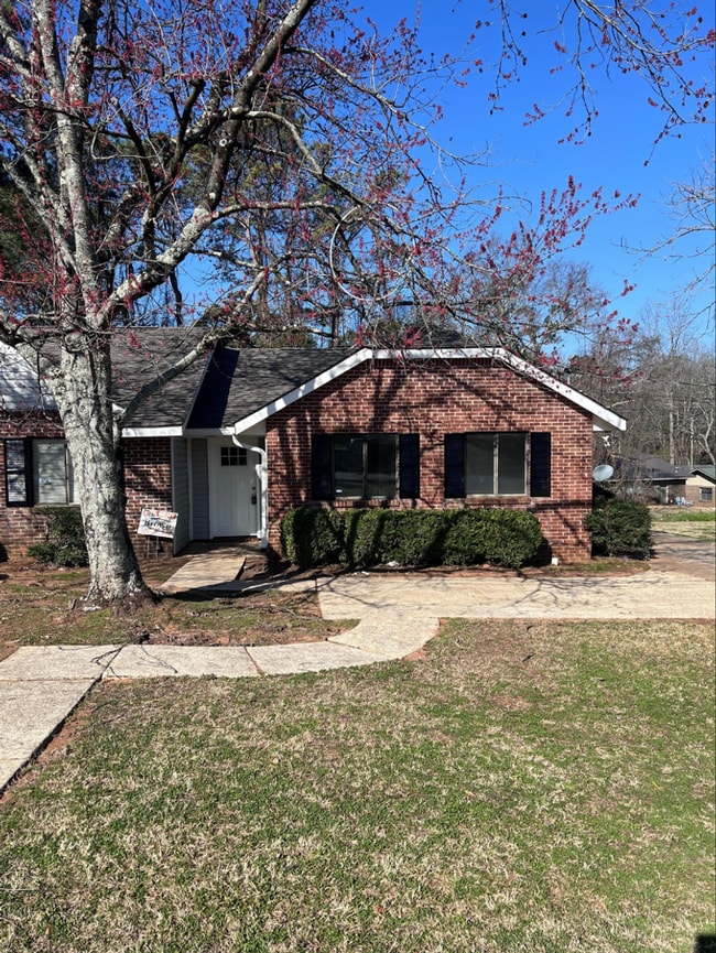 Building Photo - 1008 Preston St Unit A