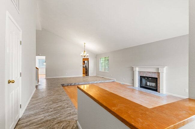 Photo - 1144 Trowbridge Way