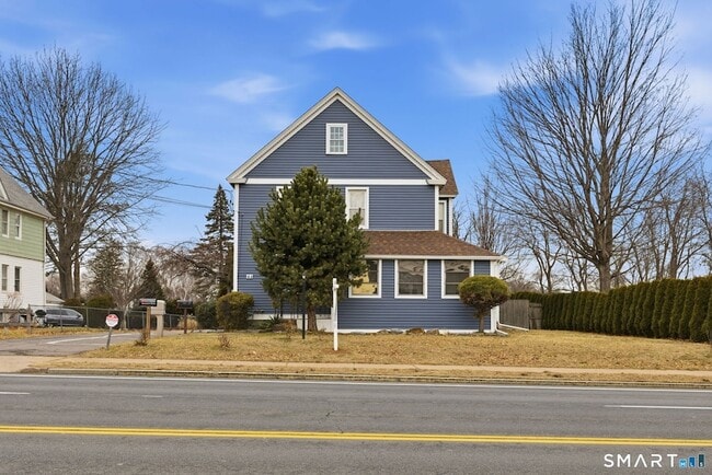 Building Photo - 44 E Cedar St