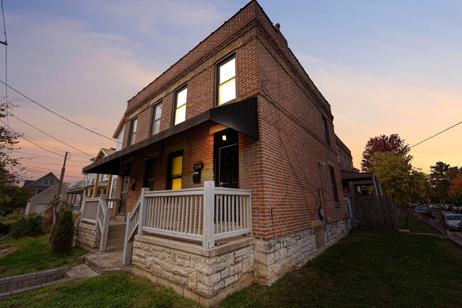 Building Photo - 514 W 1st Ave