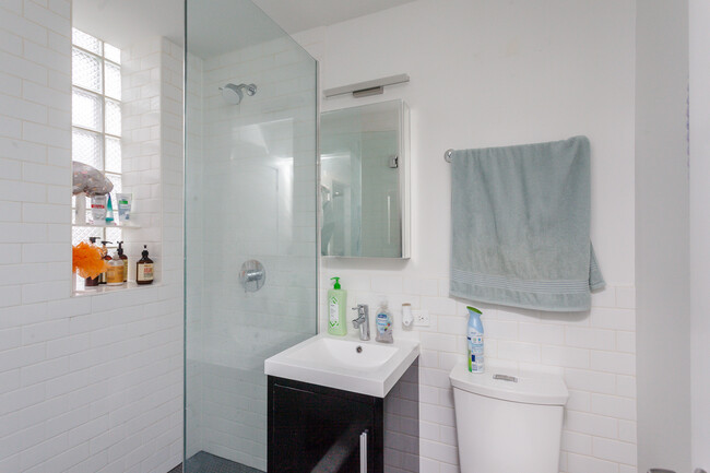 Photo - 2045 N Wolcott Ave Apartments Unit 1F