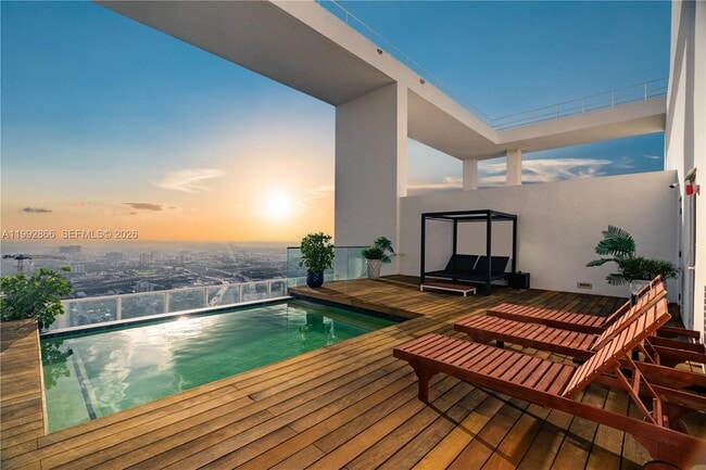 Building Photo - 1040 Biscayne Blvd Unit PH-4607