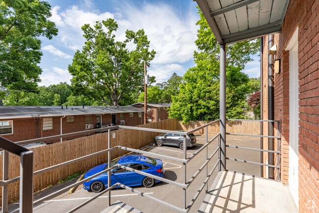 2BR, 1BA - 1,100SF - View