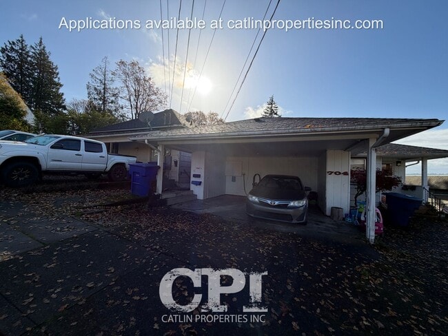 Building Photo - 704 1/2 Academy St.