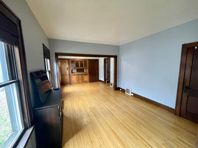Photo - 3604 Grand Ave S