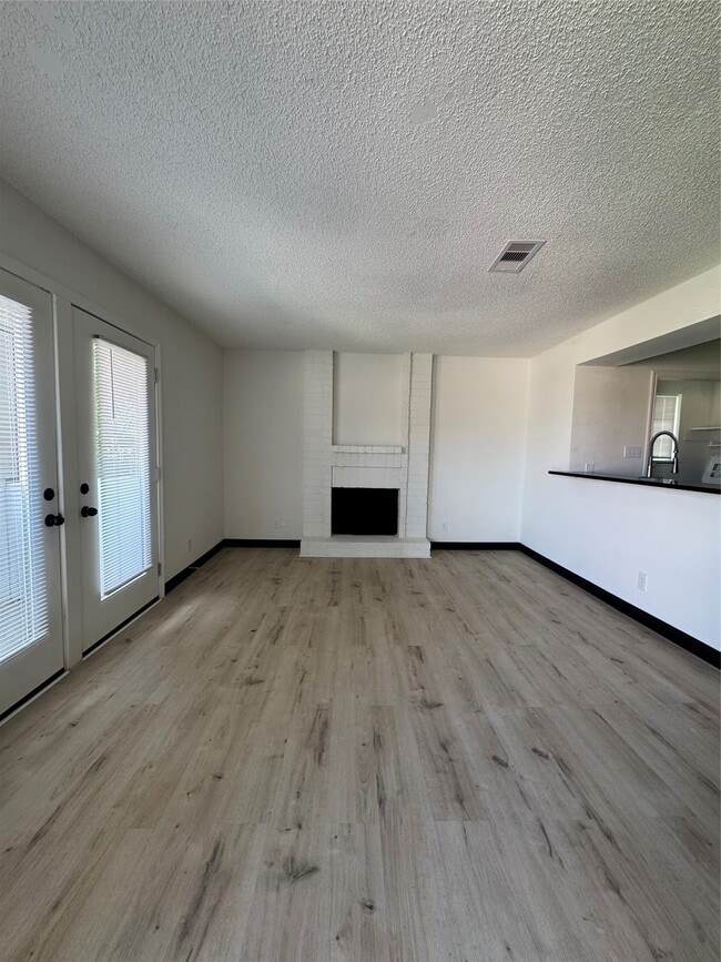 Building Photo - 1319 Brenda Ln Unit B