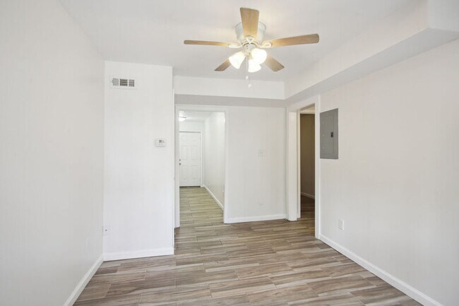 Photo - 615 Oliver St NW