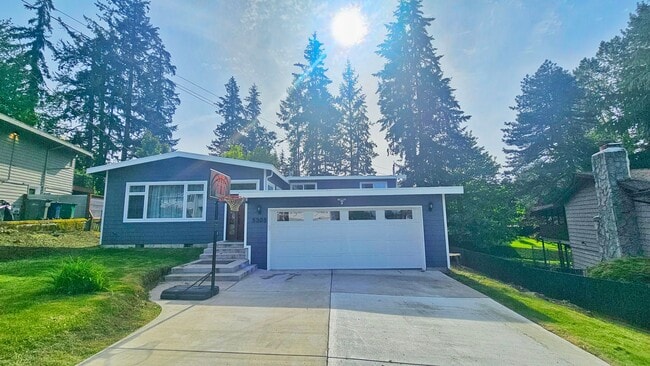 Spacious 4 Bed 3 Bath Home in Sought After... - Spacious 4 Bed 3 Bath Home in Sought After...