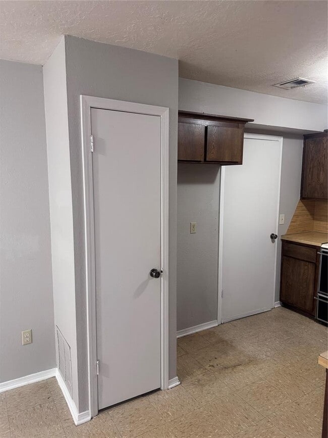 Photo - 205 Barrett Pl