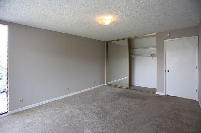 Photo - OPEN HOUSE: Thursday (4/23) 6:00pm-6:45pm. Contemporary, top floor 1BR/1BA in the Forest Knolls d...