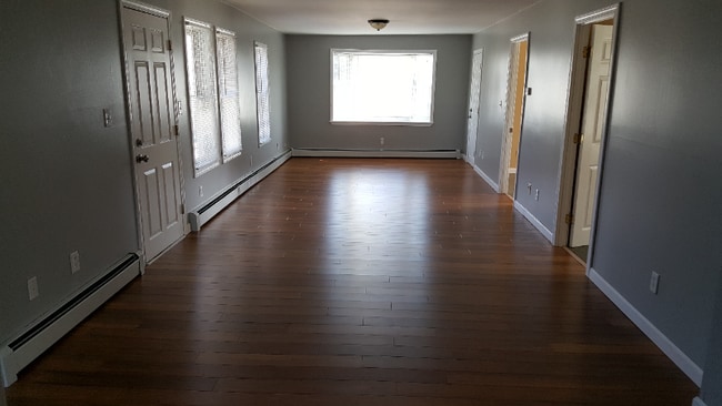 Building Photo - 31 Buttonwood Rd Rental