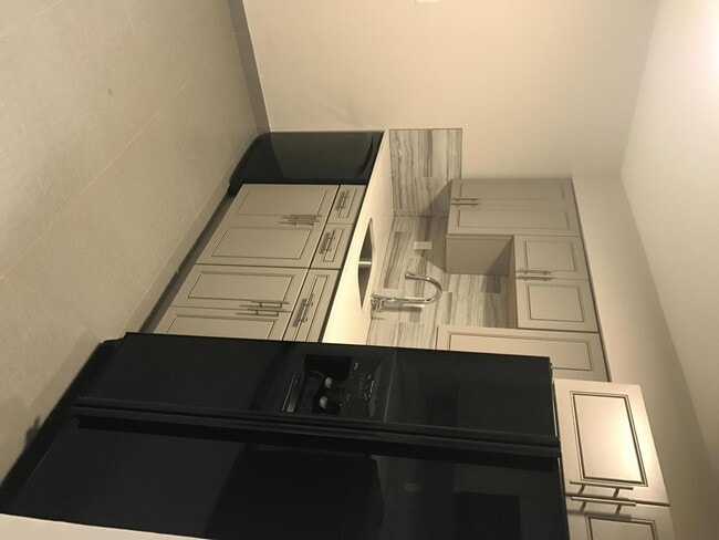 Photo - 142 SW 8th Ave Unit Apt B