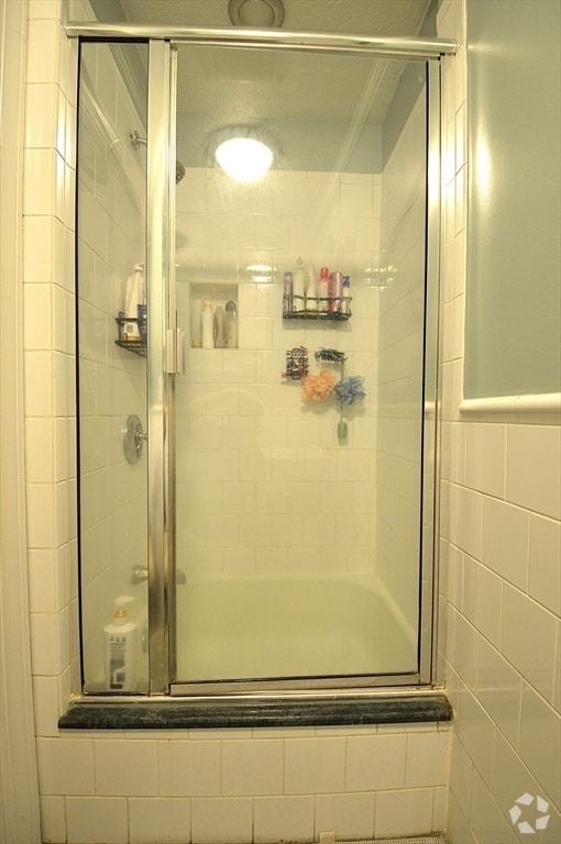 Building Photo - 1793 Beacon St Unit 2 Rental