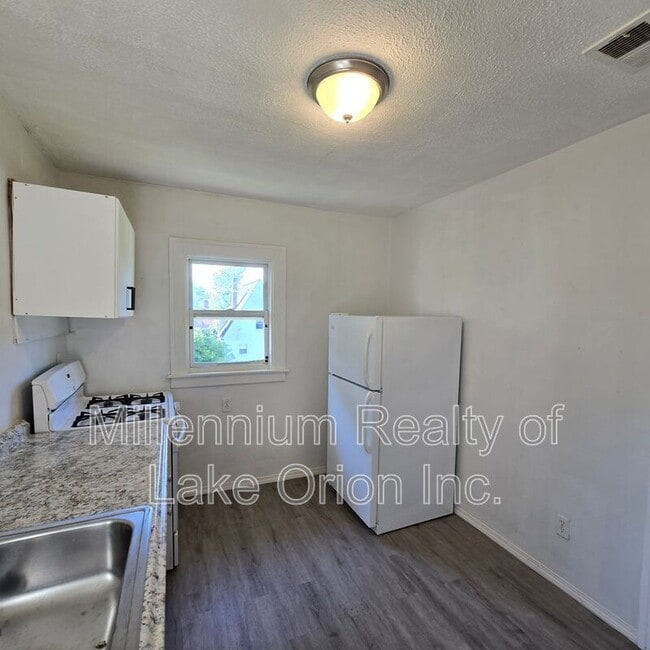 Photo - 140 Summit St Unit #4