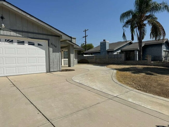 Photo - 8524 Haupt Ave