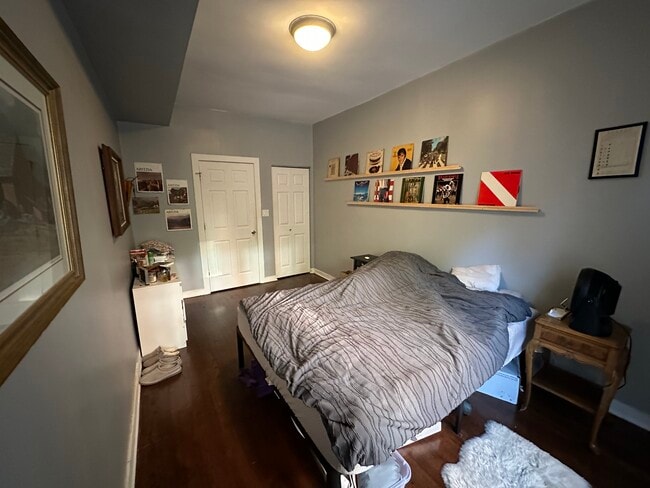 Bedroom - 6754 N Lakewood Ave Unit 1N