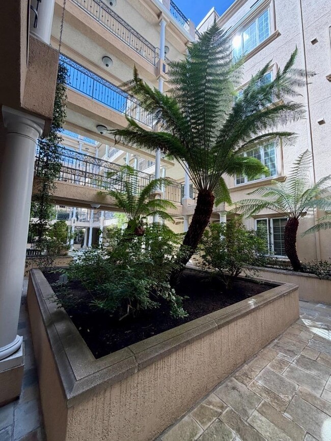 Photo - 153 N San Mateo Dr