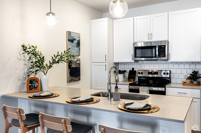 1BR, 1BA - 706SF