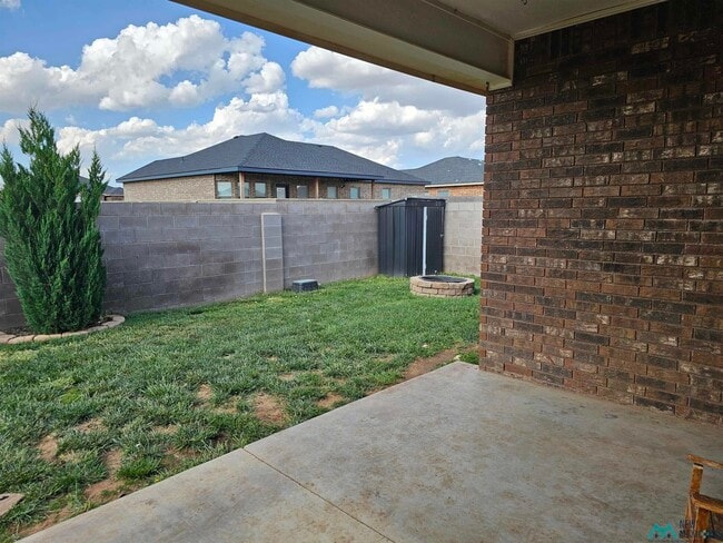 Photo - 308 Almond Tree Ln