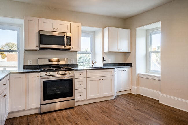 Photo - 400 Bridge St Unit 1