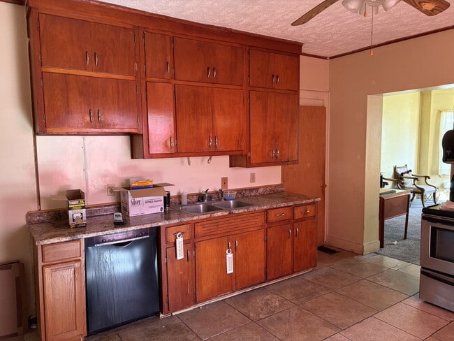 Photo - Welcome Home to Your Charming 2-Bedroom Apartment in Troy!
