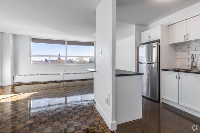 1BR, 1BA - 714SF - Kitchen/Living Room