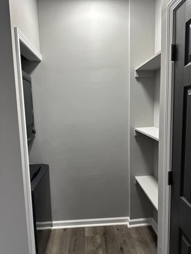 Photo - Irvington Living II: Renovated Comfort in ... Unit 4801-16