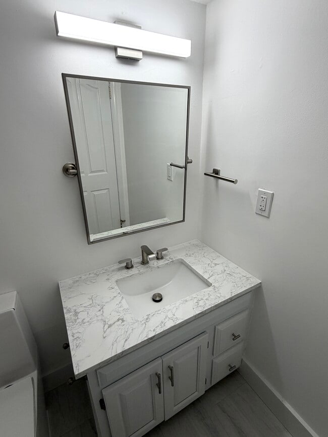 Photo - 703 Meadow Woods Ln Unit Newly Renovated 2 Bed/1 B