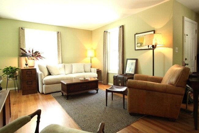 Photo - 337 Beakes St