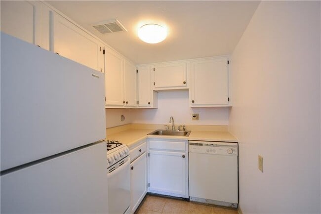 Photo - 312 Forest Green Dr