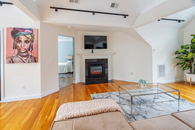 Photo - 1364 High St Unit 1