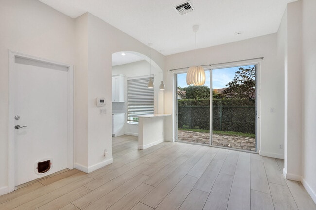 Photo - 1898 Capeside Cir