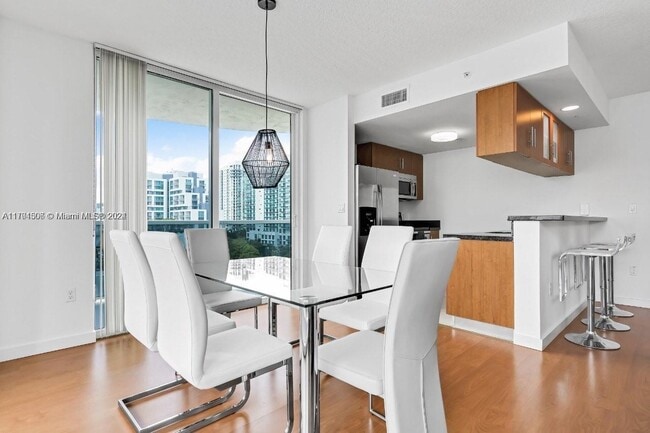 Photo - 601 NE 23rd St Unidad 905