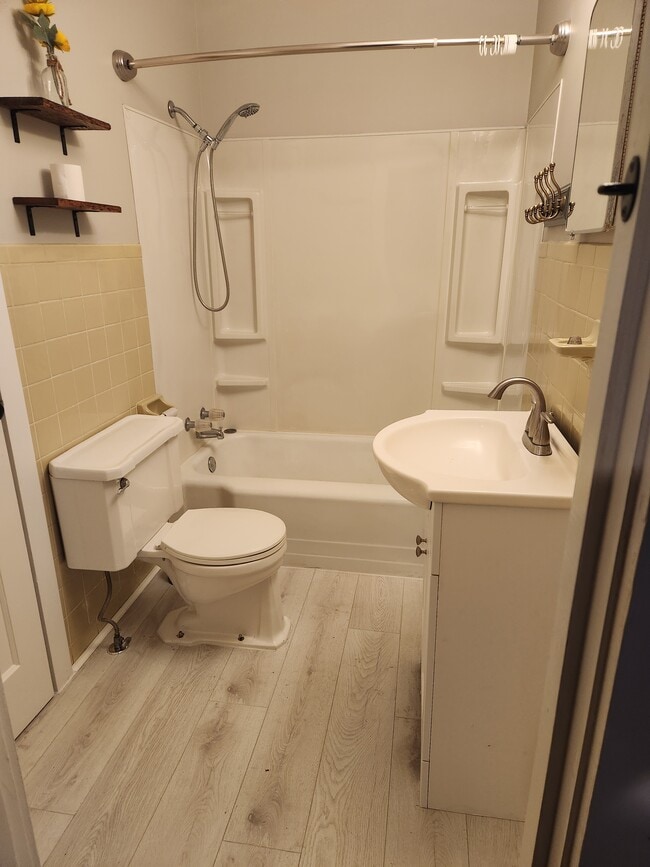 Photo - 112 Bob Wilson Pl