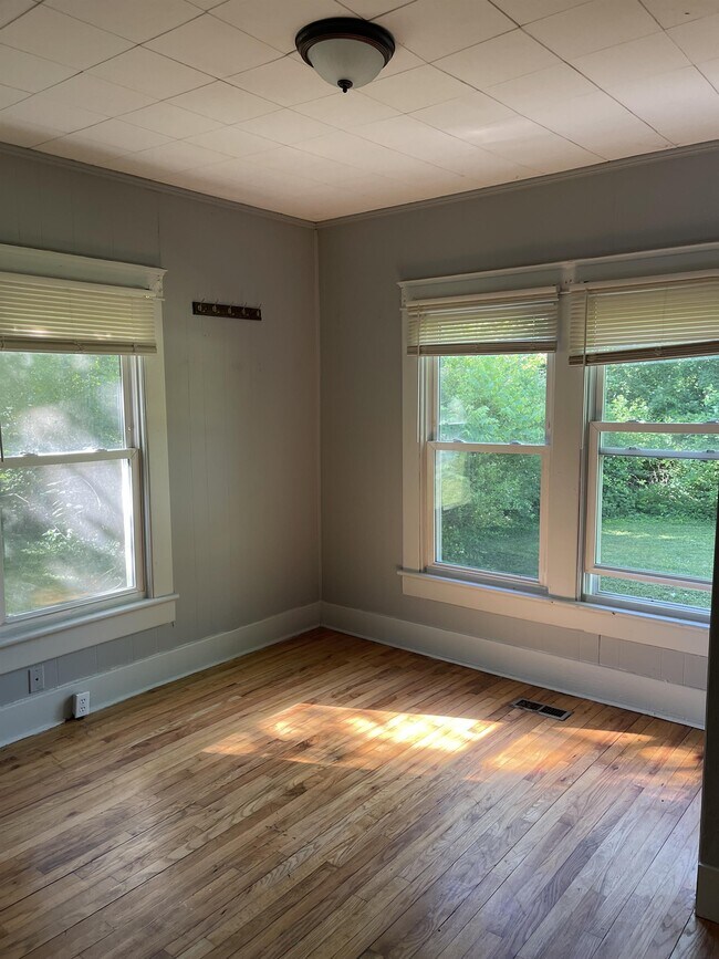 Photo - 3734 Seminary St